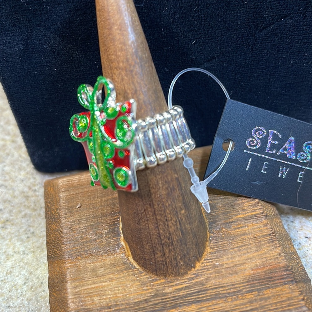 STRETCH PRESENT 🎁 RING R D/GREEN/SILVER COLOR. - Picture 6 of 10